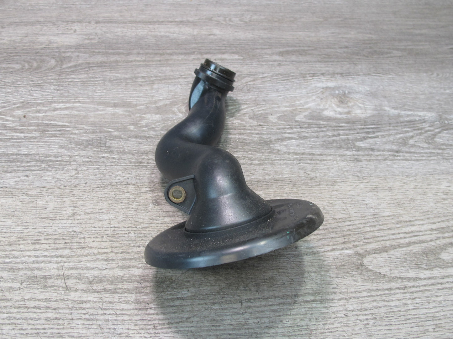 2010-2014 BMW E71 X6M Engine Motor Oil Filler Neck 7588548