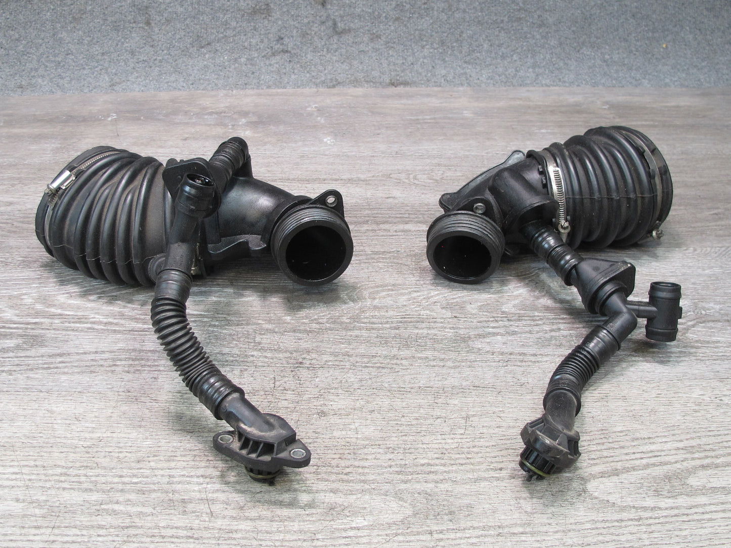 2010-2014 BMW E71 X6M Filtered Air Intake Duct Hose Pipe Line Set of 2
