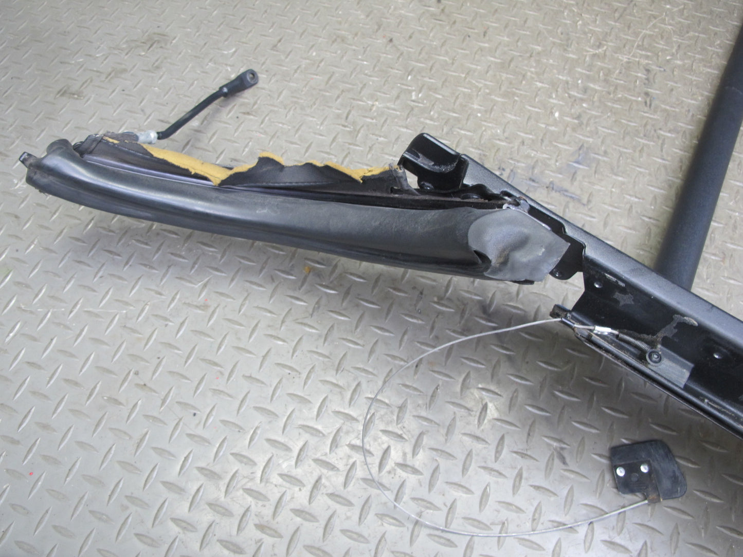 07-10 Saturn SKY Convertible Folding TOP Roof Front Frame Support Panel OEM