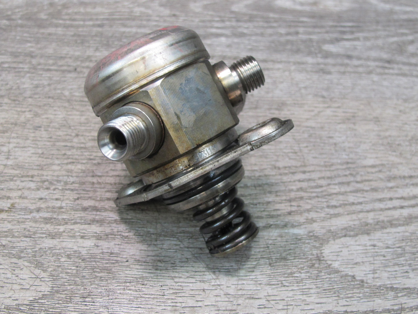 2010-2014 BMW E71 X6 X6M 4.4L Left High Pressure Fuel Pump