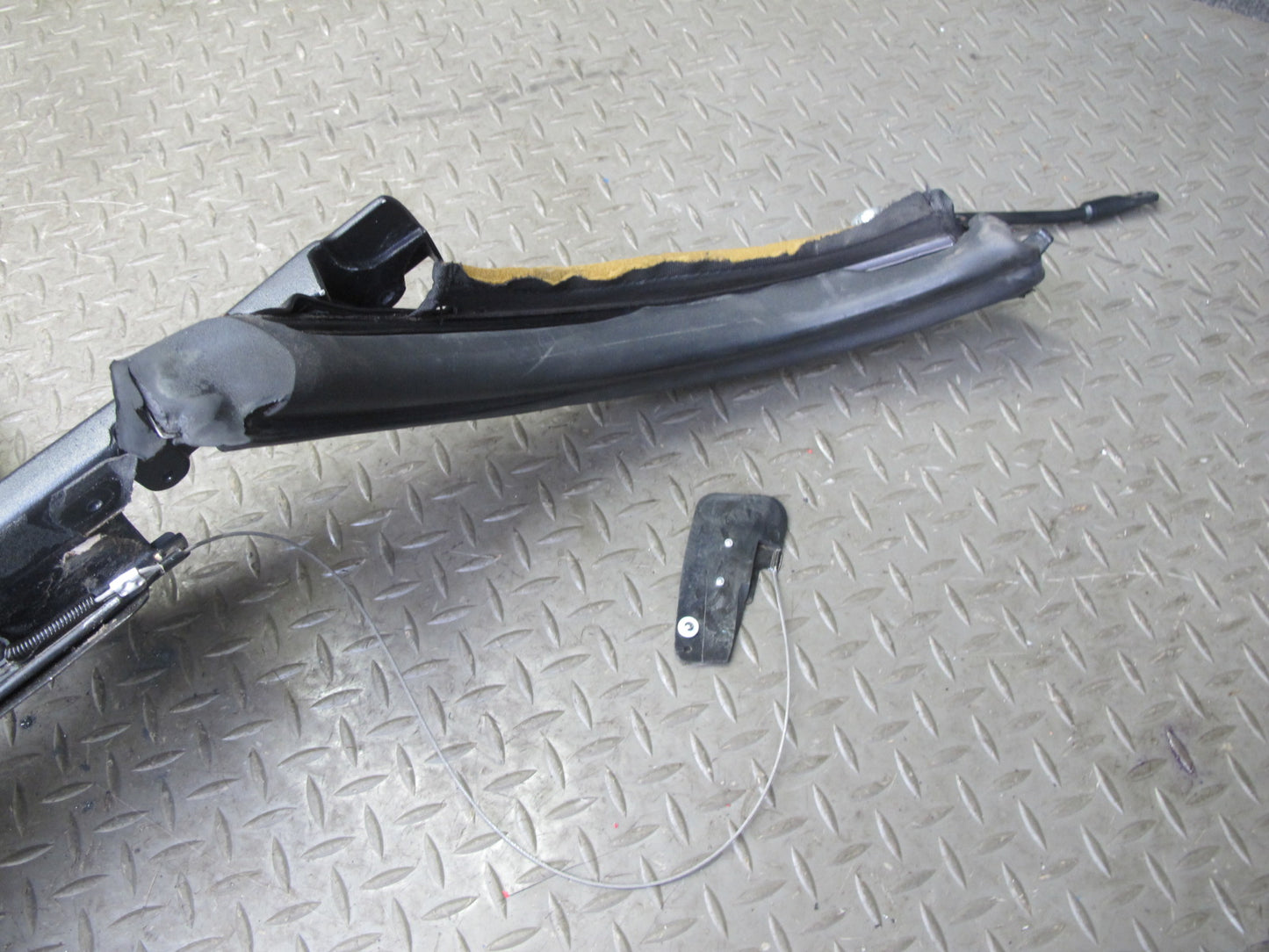 07-10 Saturn SKY Convertible Folding TOP Roof Front Frame Support Panel OEM