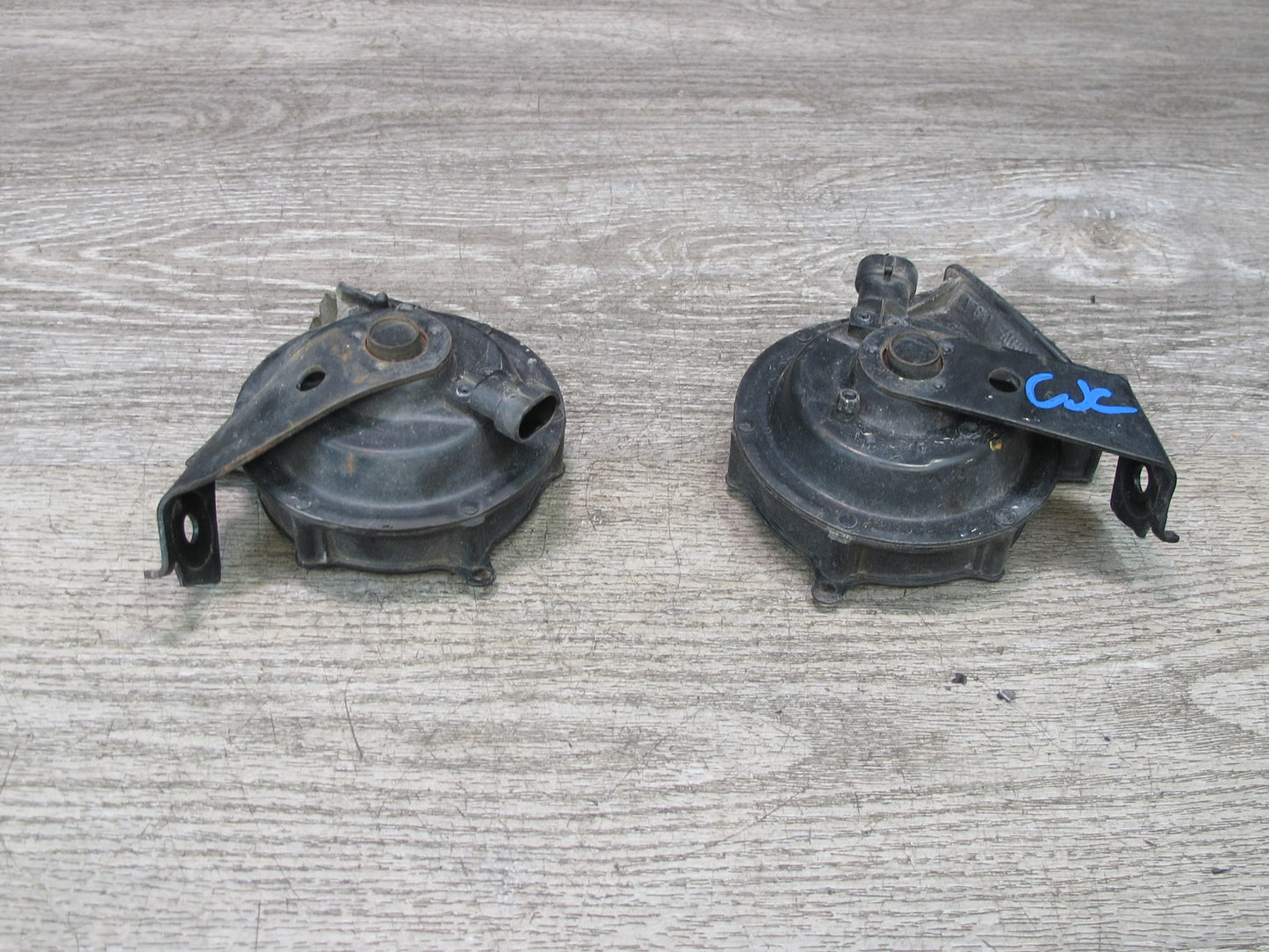 84-96 Chevrolet Corvette C4 Set of 2 High & Low Tone Note Pitch Horn Signal OEM