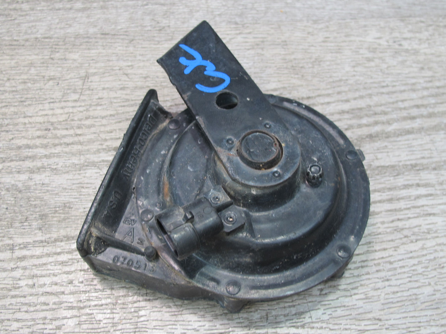 84-96 Chevrolet Corvette C4 Set of 2 High & Low Tone Note Pitch Horn Signal OEM