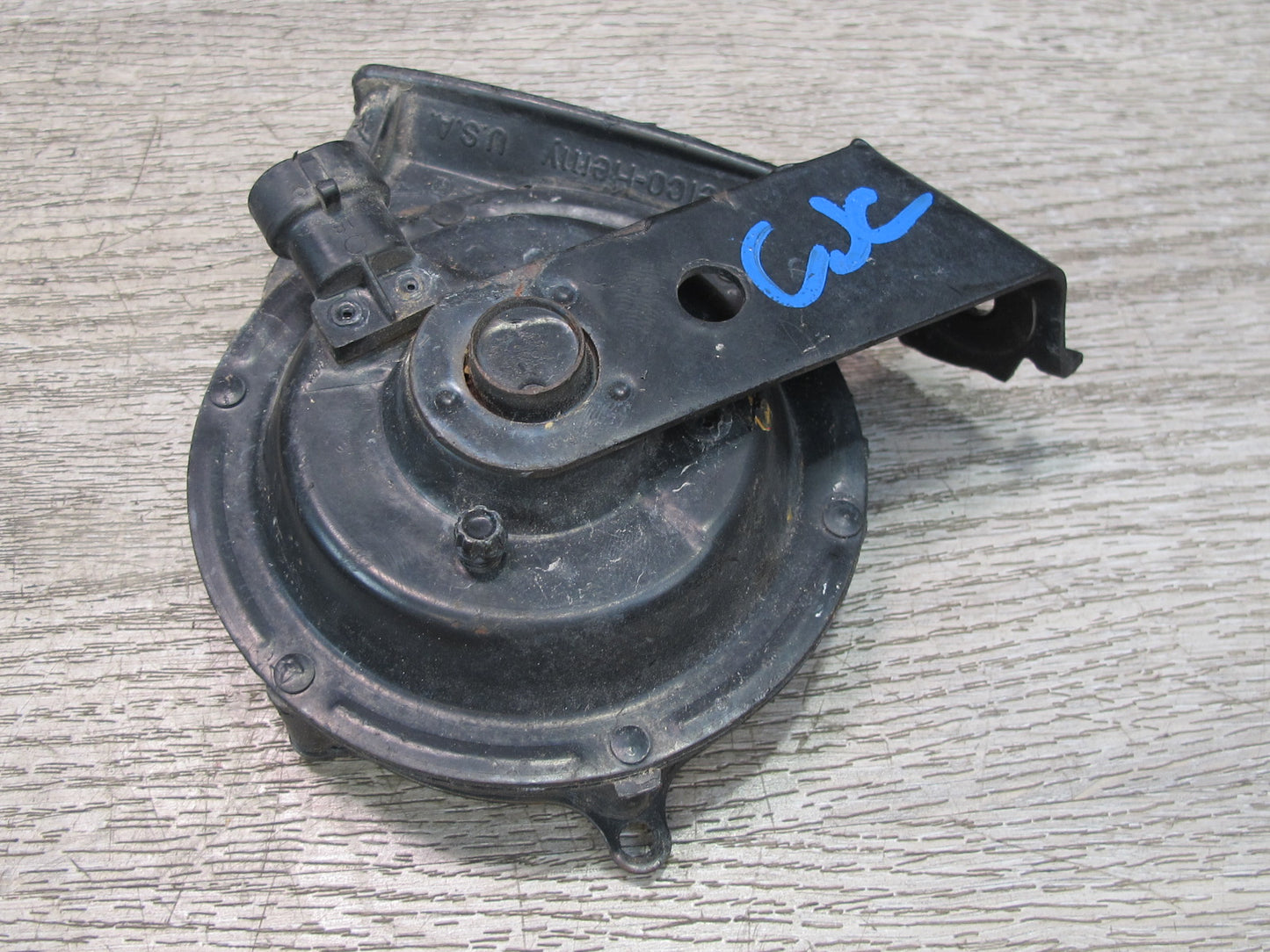 84-96 Chevrolet Corvette C4 Set of 2 High & Low Tone Note Pitch Horn Signal OEM