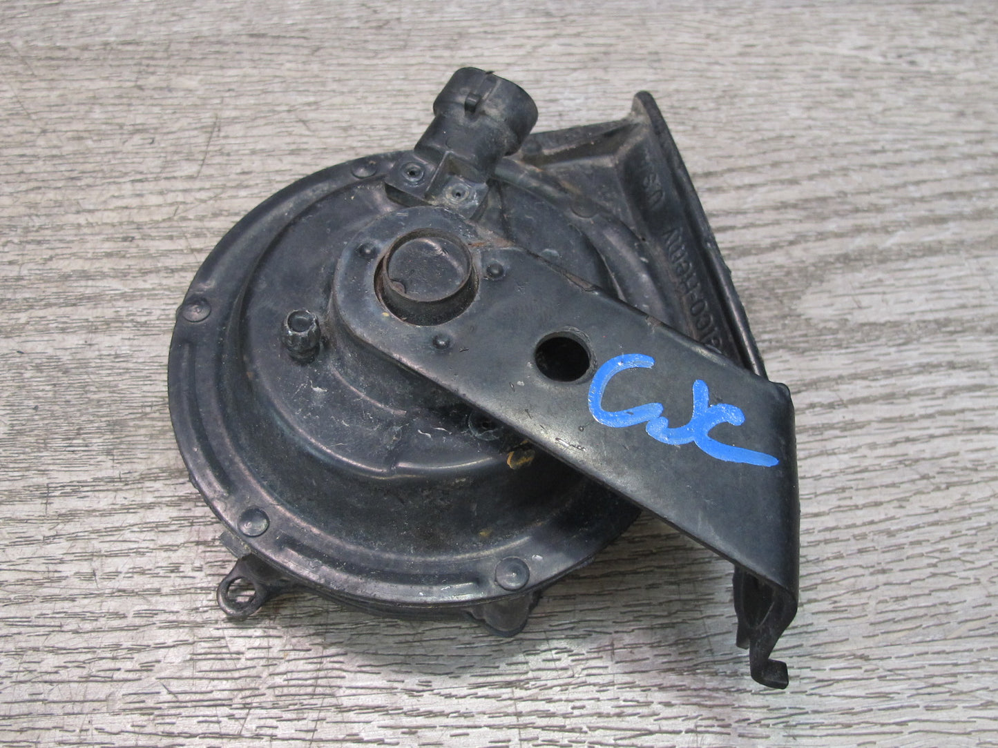 84-96 Chevrolet Corvette C4 Set of 2 High & Low Tone Note Pitch Horn Signal OEM