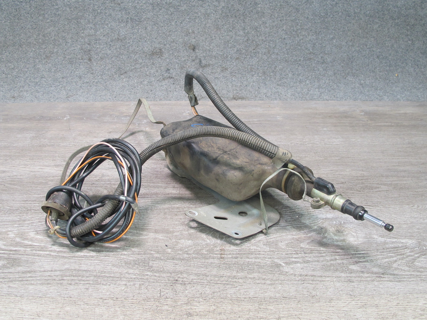 93-96 Chevrolet Corvette C4 Power Telescopic Radio Antenna OEM