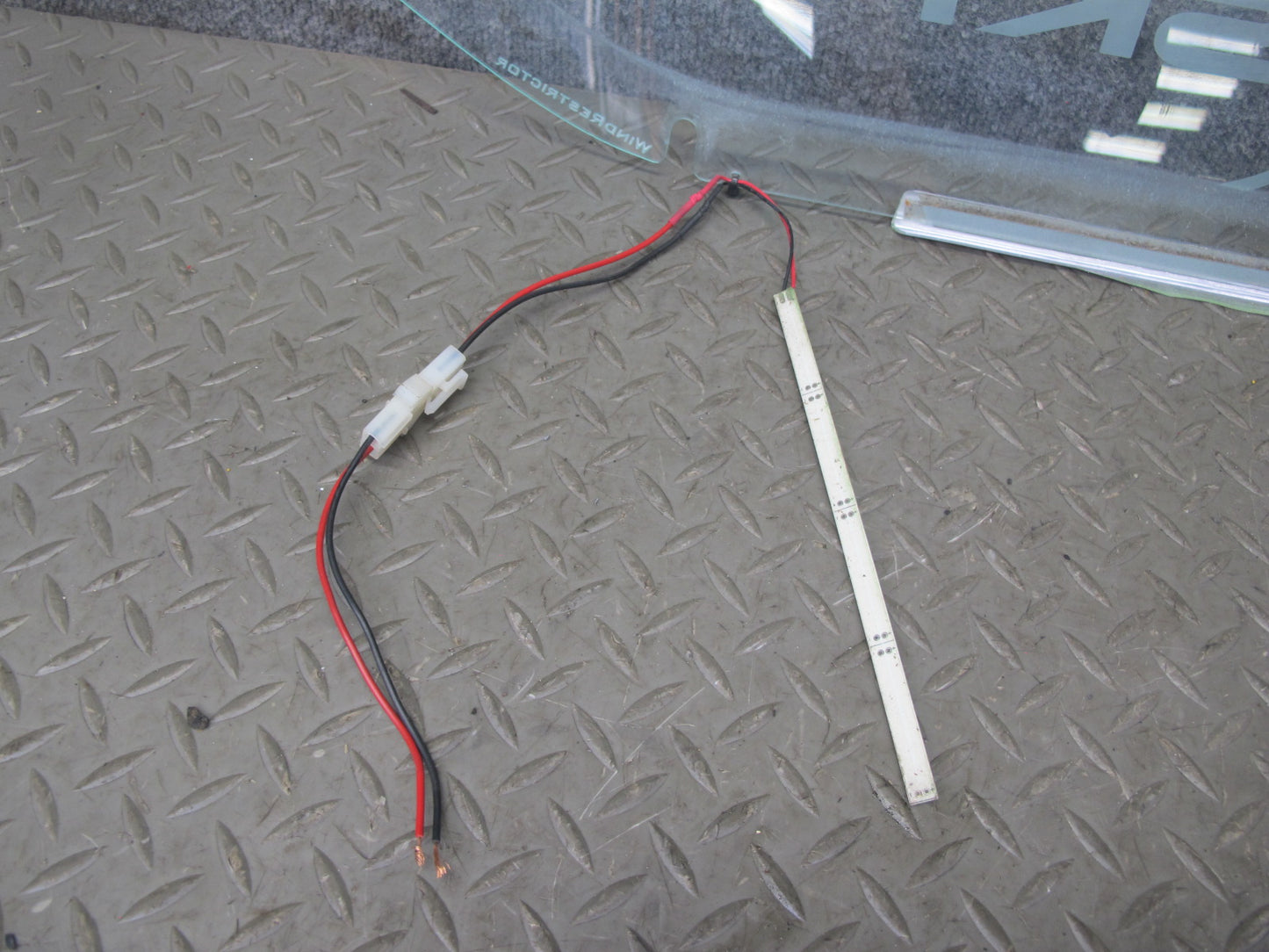 07-10 Saturn SKY Rear Wind Screen Deflector w Illumination Aftermarket
