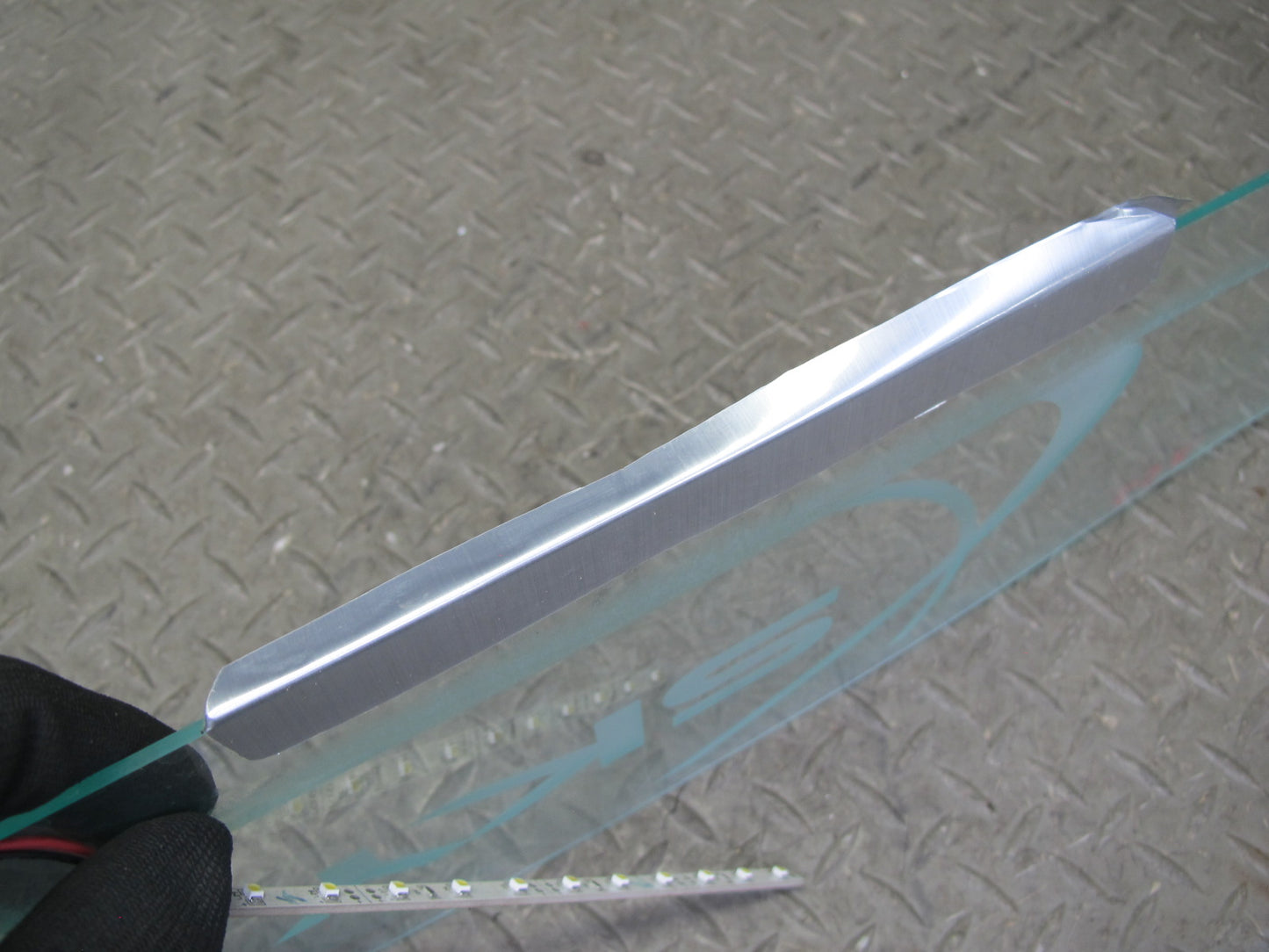 07-10 Saturn SKY Rear Wind Screen Deflector w Illumination Aftermarket