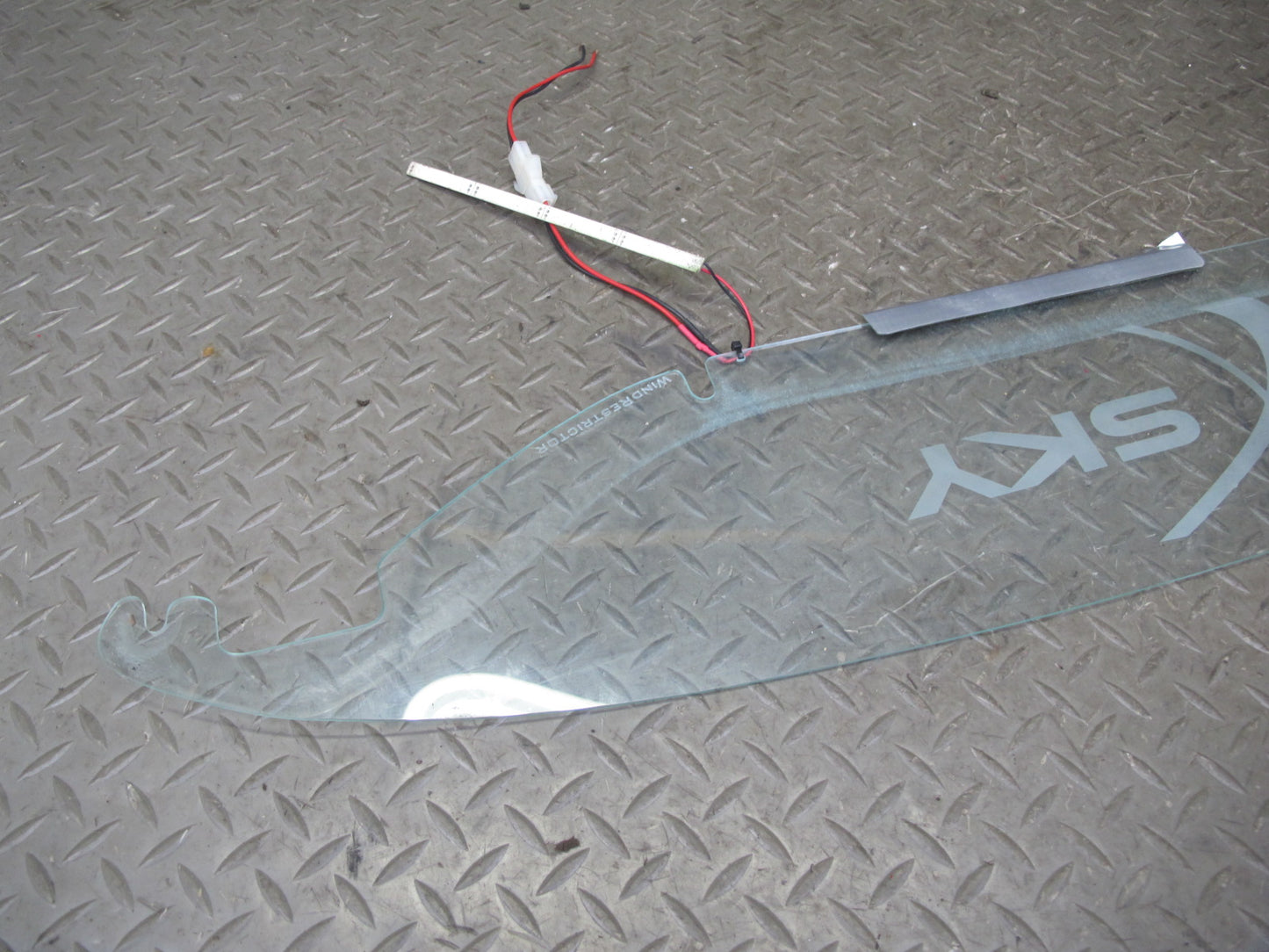 07-10 Saturn SKY Rear Wind Screen Deflector w Illumination Aftermarket