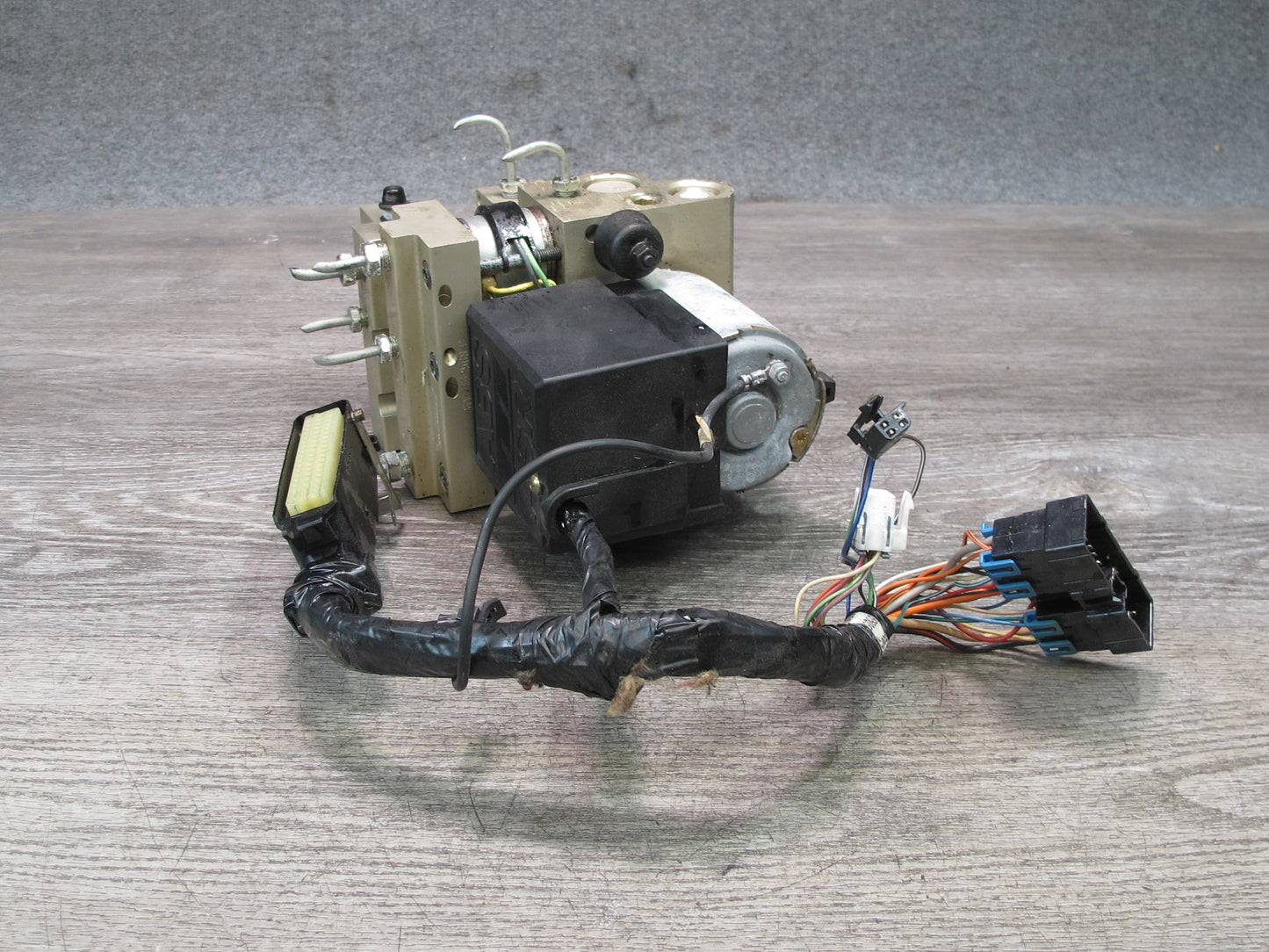 92-94 Chevrolet Corvette C4 Anti Lock Brake ABS Pump Module Unit OEM