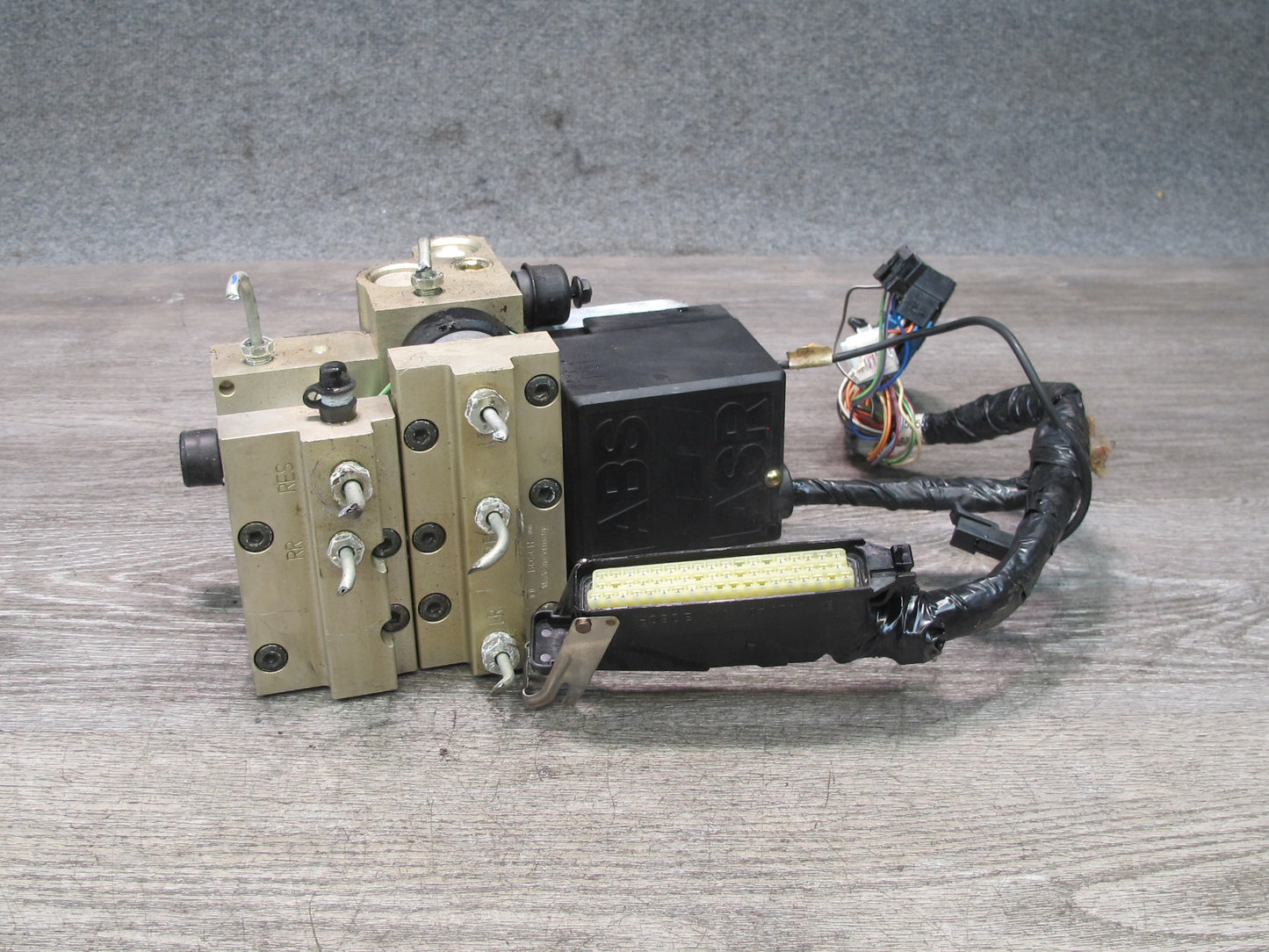 92-94 Chevrolet Corvette C4 Anti Lock Brake ABS Pump Module Unit OEM