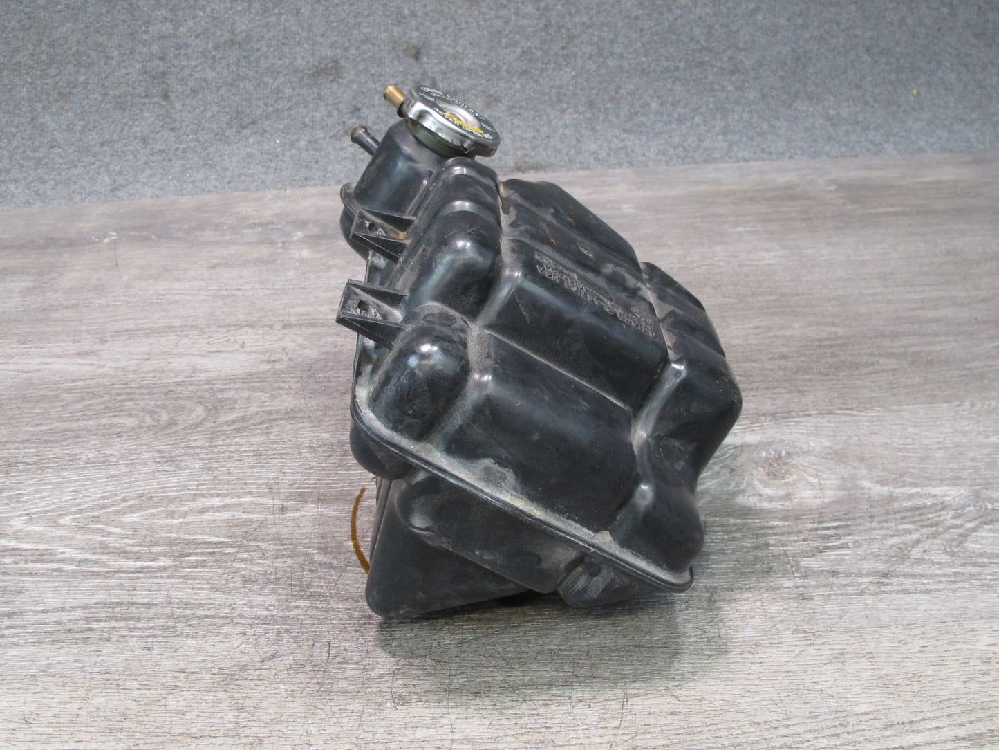 90-96 Chevrolet Corvette C4 Engine Radiator Surge Expansion Tank 10157994 OEM