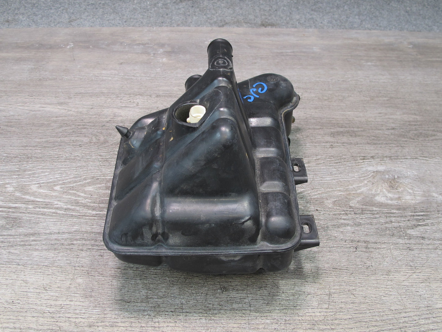 90-96 Chevrolet Corvette C4 Engine Radiator Surge Expansion Tank 10157994 OEM