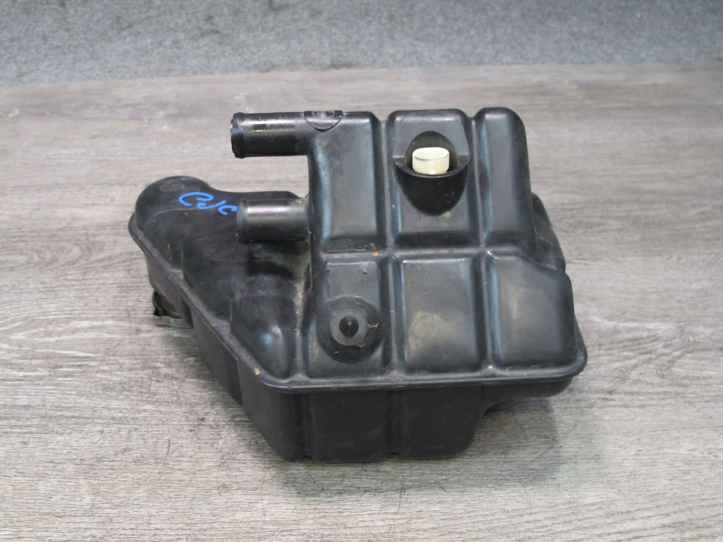 90-96 Chevrolet Corvette C4 Engine Radiator Surge Expansion Tank 10157994 OEM