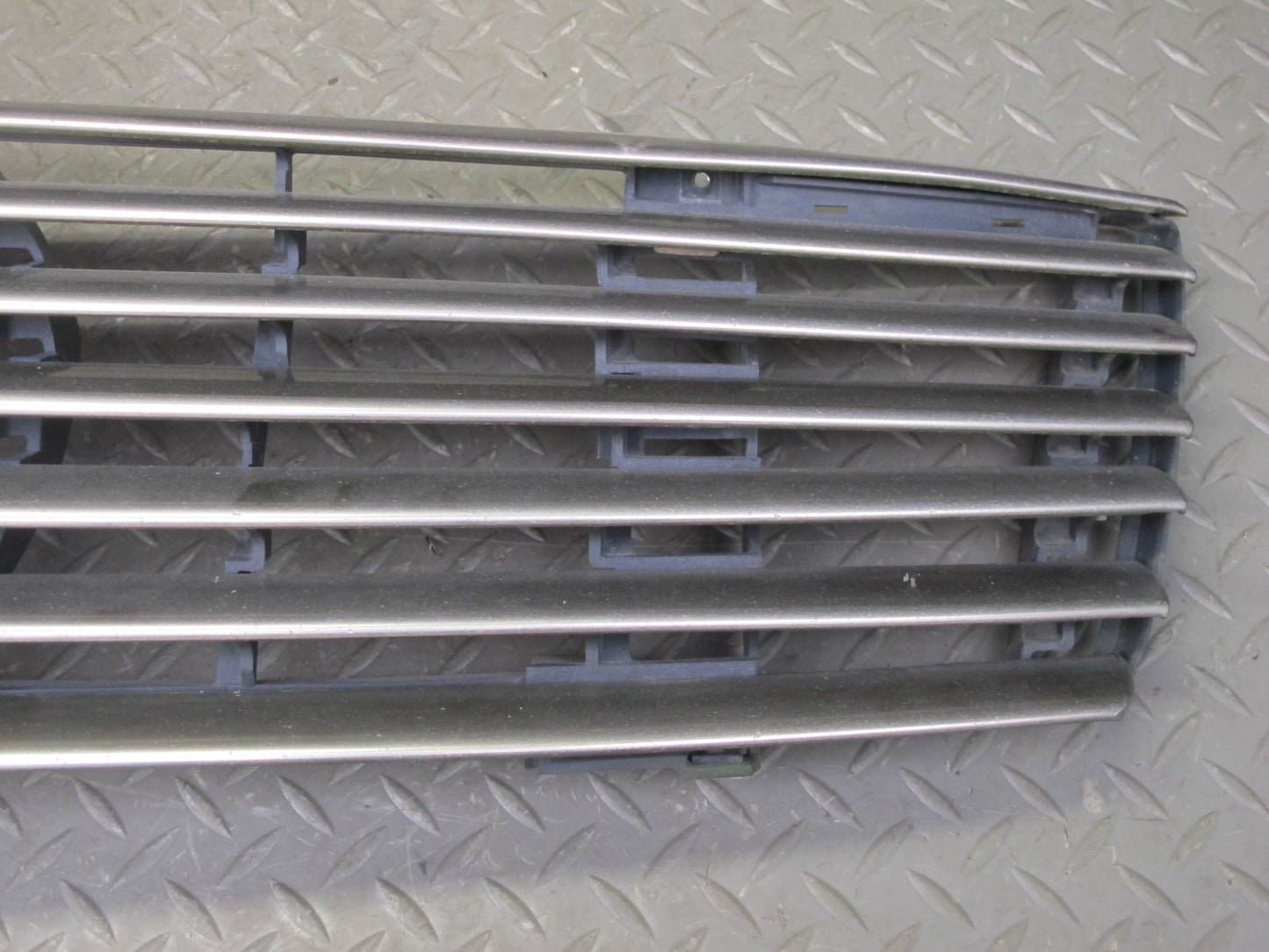 96-99 Mercedes W140 C140 CL Coupe Front Hood Grille w Emblem 1408880060 OEM