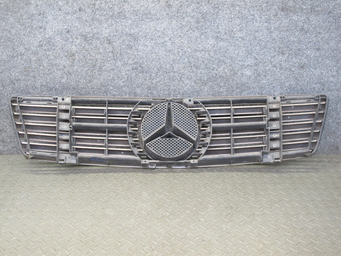 96-99 Mercedes W140 C140 CL Coupe Front Hood Grille w Emblem 1408880060 OEM