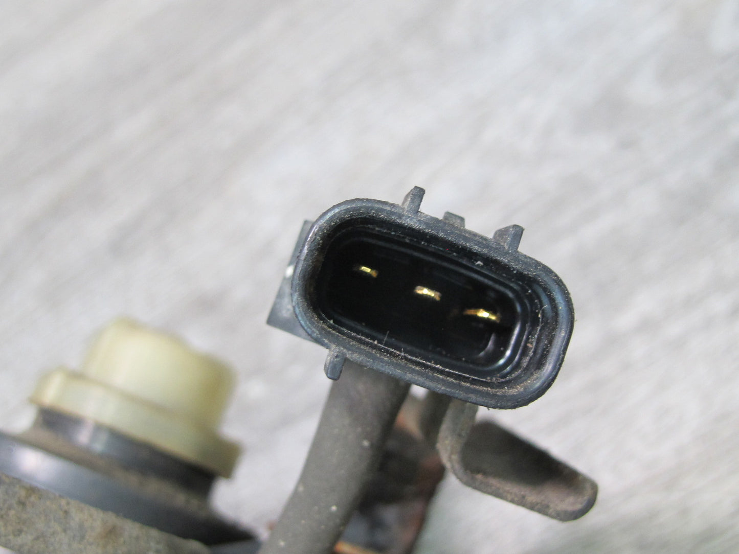 97-00 Lexus JZZ31L SC400 SC300 Fuel Vapor Charcoal Canister w Sensor OEM