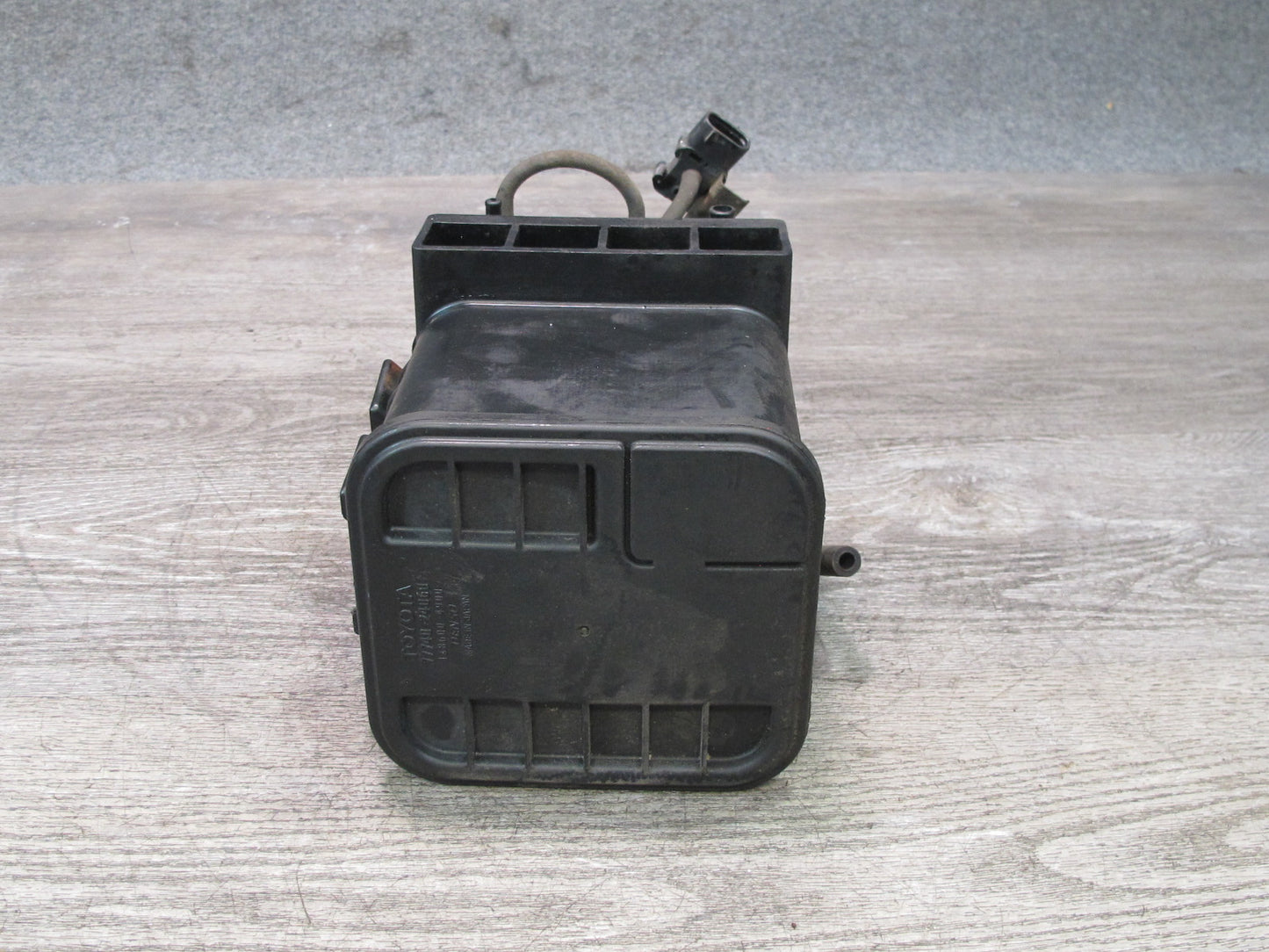 97-00 Lexus JZZ31L SC400 SC300 Fuel Vapor Charcoal Canister w Sensor OEM