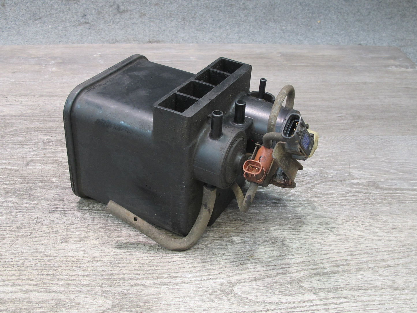 97-00 Lexus JZZ31L SC400 SC300 Fuel Vapor Charcoal Canister w Sensor OEM