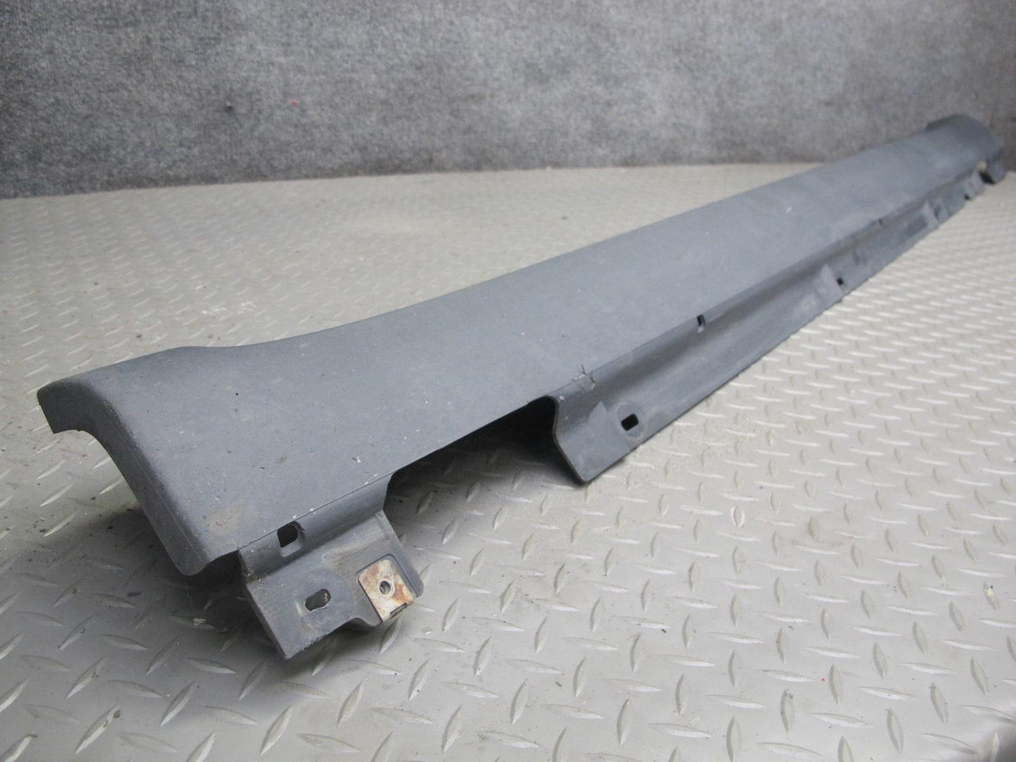 2015-2018 Porsche Macan 95B Side Skirt Rocker Panel Molding Mount Bracket Set