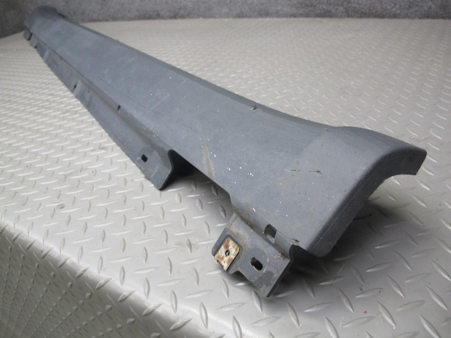 2015-2018 Porsche Macan 95B Side Skirt Rocker Panel Molding Mount Bracket Set