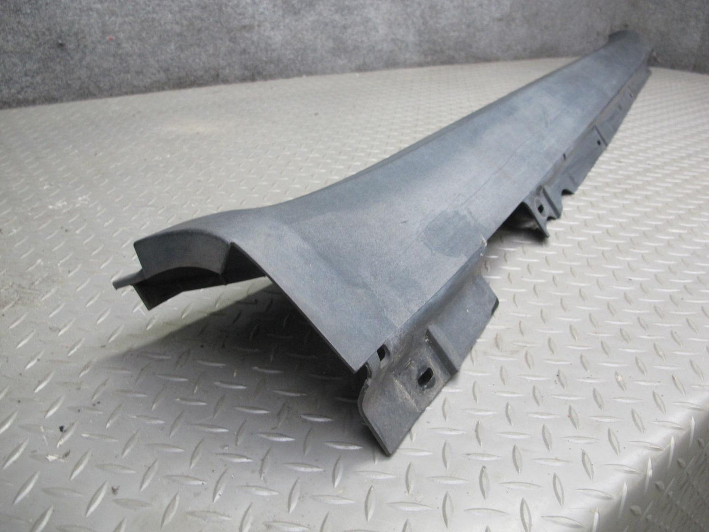 2015-2018 Porsche Macan 95B Side Skirt Rocker Panel Molding Mount Bracket Set