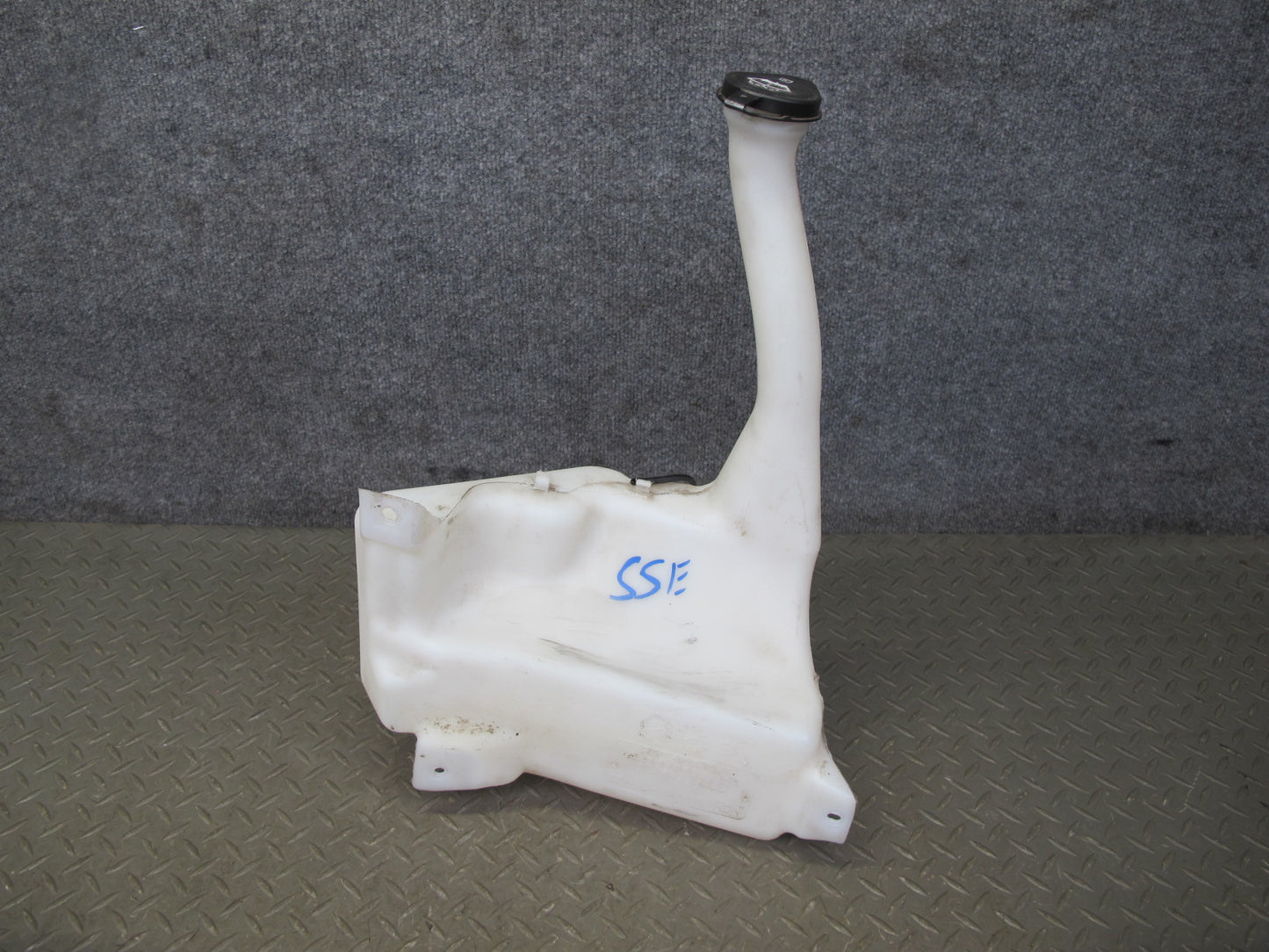 07-10 Saturn SKY Pontiac Solstice Windshield Washer Fluid Reservoir w Pump OEM