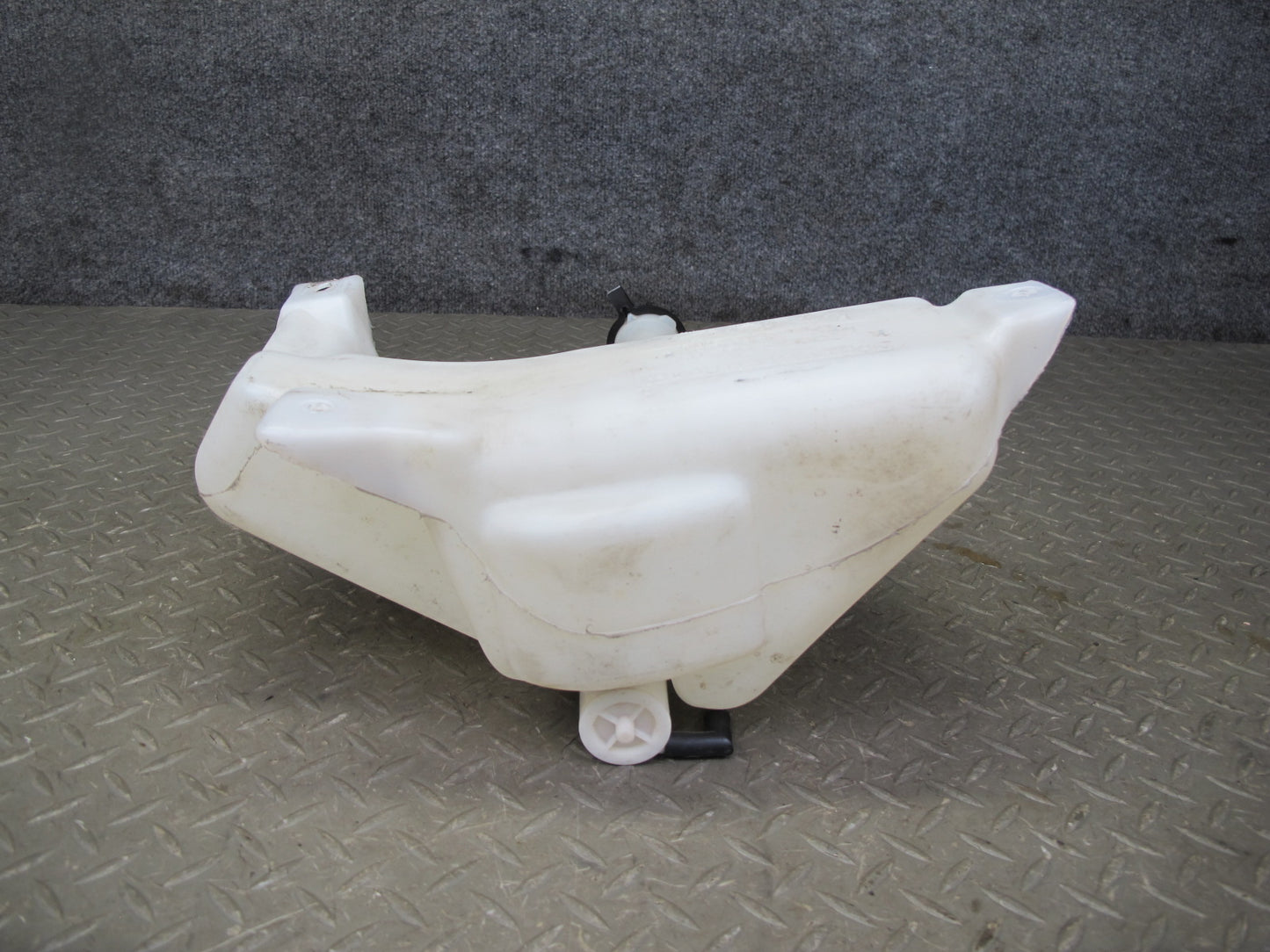 07-10 Saturn SKY Pontiac Solstice Windshield Washer Fluid Reservoir w Pump OEM