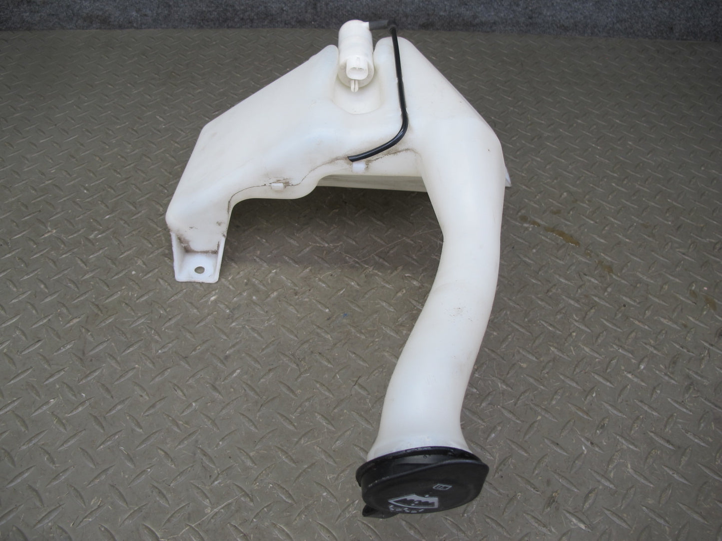07-10 Saturn SKY Pontiac Solstice Windshield Washer Fluid Reservoir w Pump OEM