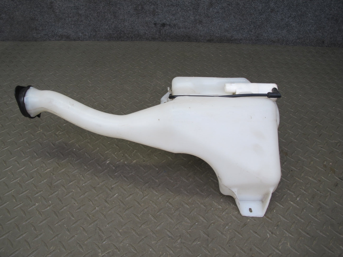 07-10 Saturn SKY Pontiac Solstice Windshield Washer Fluid Reservoir w Pump OEM