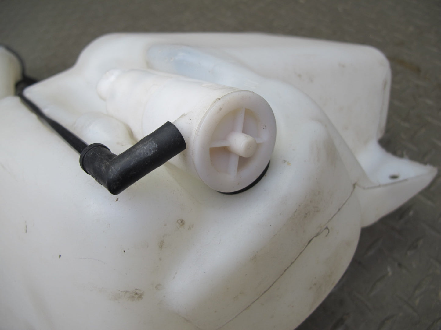 07-10 Saturn SKY Pontiac Solstice Windshield Washer Fluid Reservoir w Pump OEM