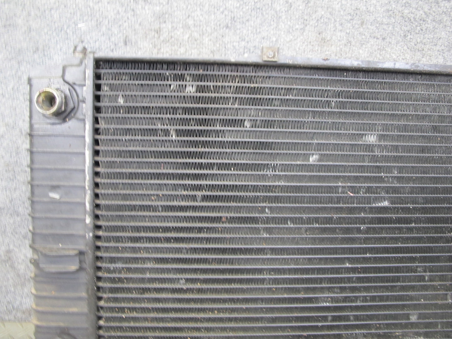 1984-1986 Porsche 928 S A/T Engine Motor Cooling Radiator 92810604001