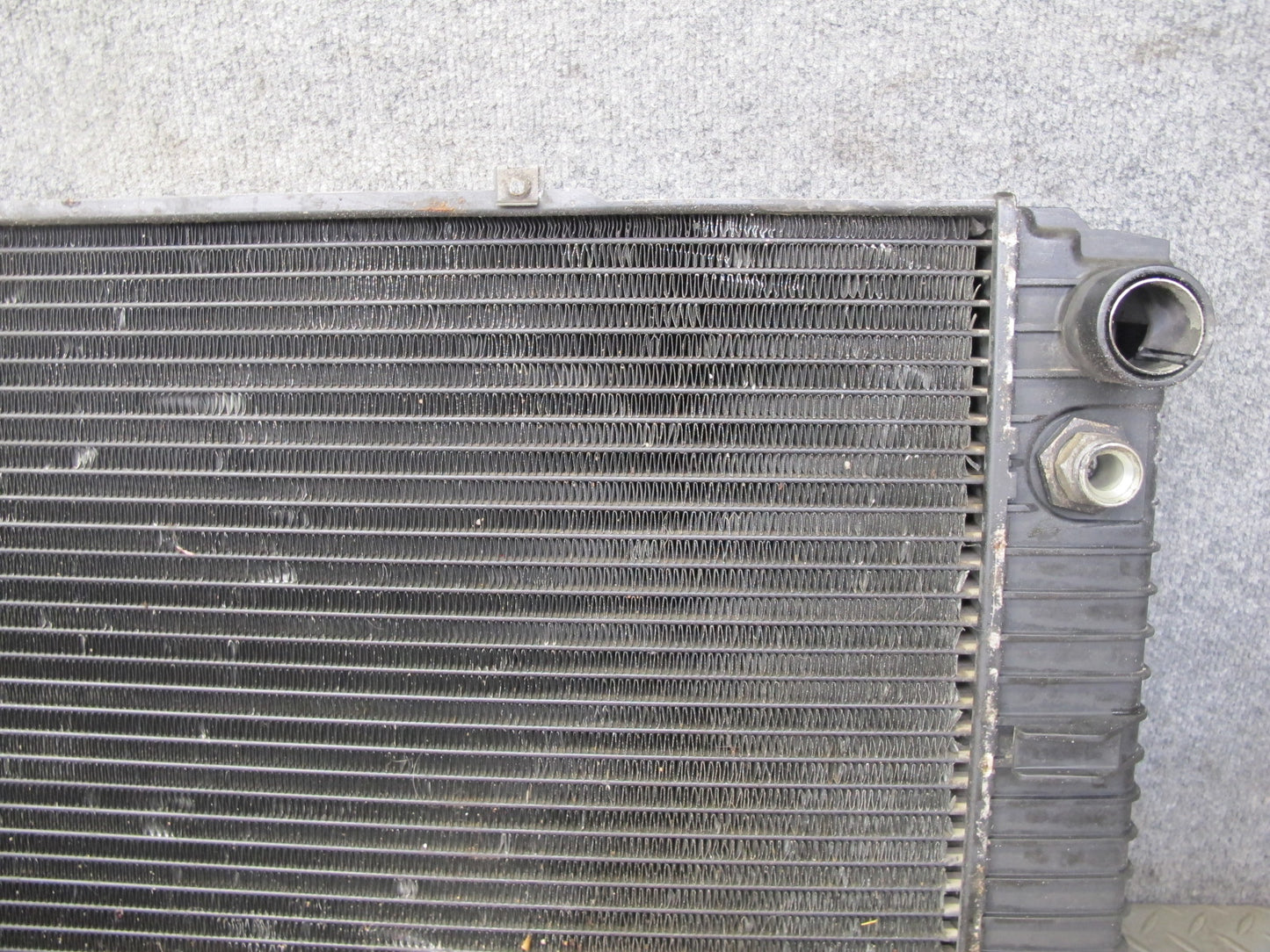 1984-1986 Porsche 928 S A/T Engine Motor Cooling Radiator 92810604001