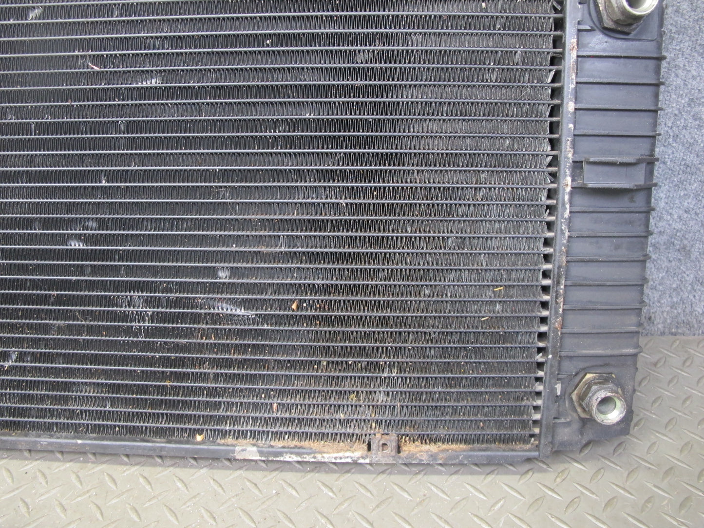 1984-1986 Porsche 928 S A/T Engine Motor Cooling Radiator 92810604001