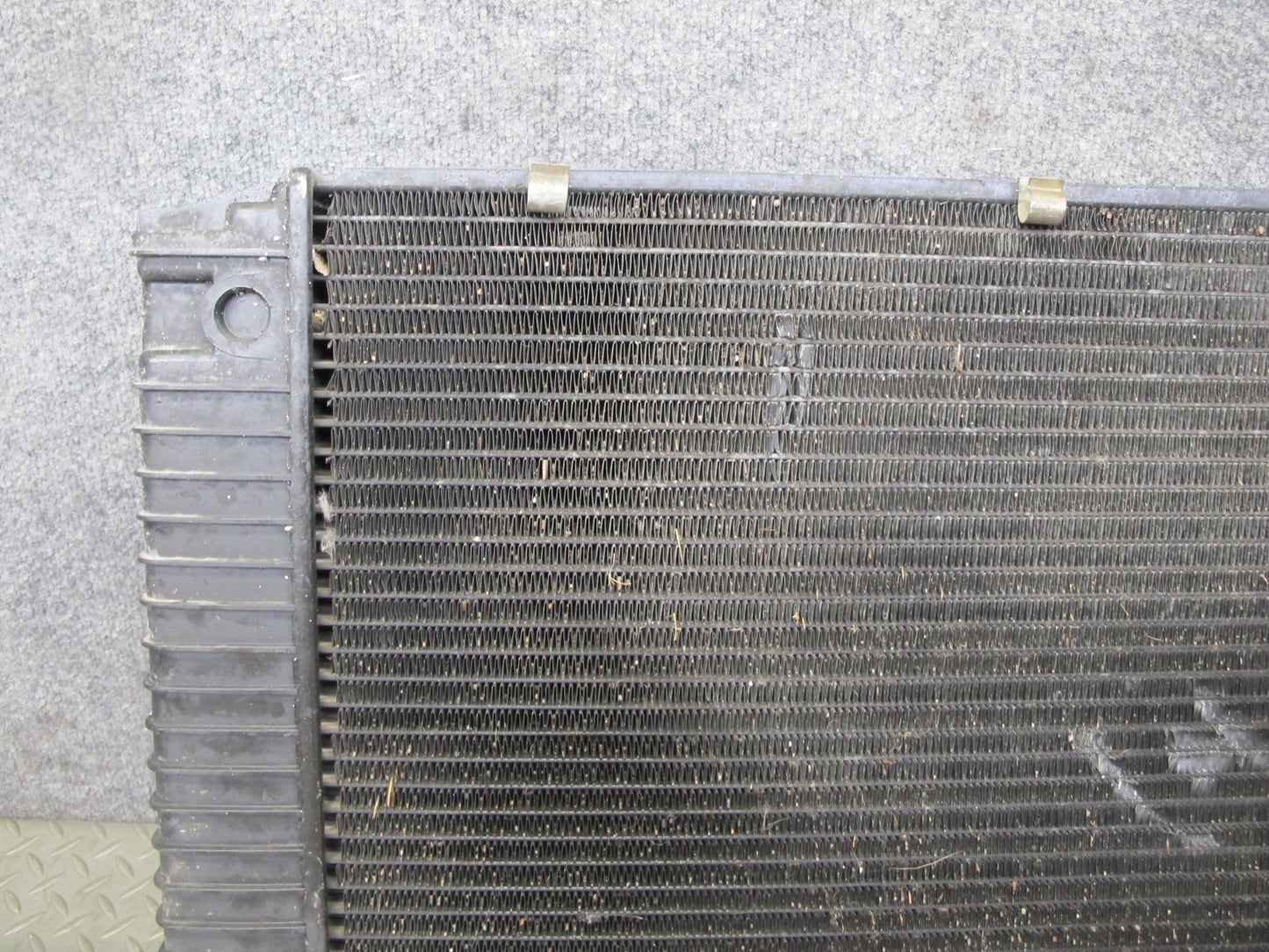 1984-1986 Porsche 928 S A/T Engine Motor Cooling Radiator 92810604001