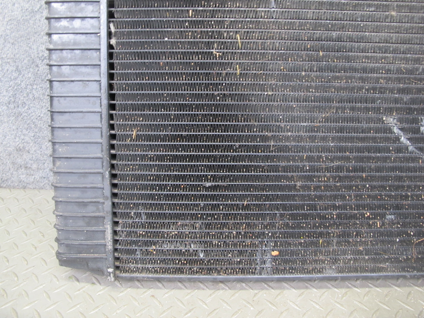 1984-1986 Porsche 928 S A/T Engine Motor Cooling Radiator 92810604001