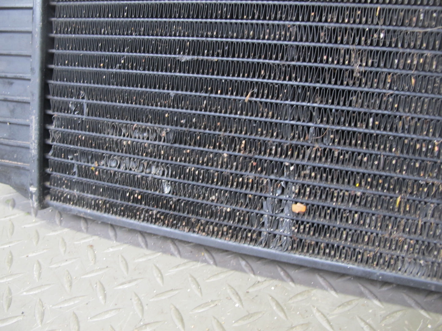 1984-1986 Porsche 928 S A/T Engine Motor Cooling Radiator 92810604001