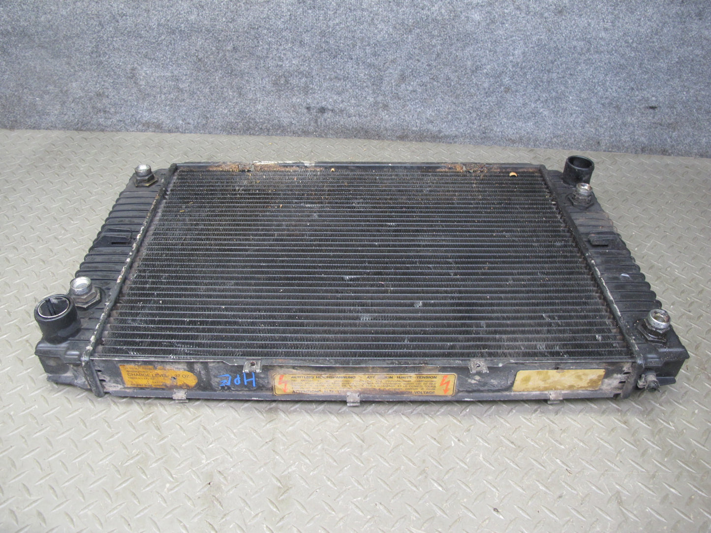 1984-1986 Porsche 928 S A/T Engine Motor Cooling Radiator 92810604001
