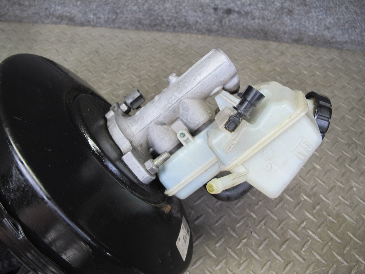 07-10 Saturn SKY Solstice Brake Master Cylinder Booster Fluid Reservoir 88K OEM