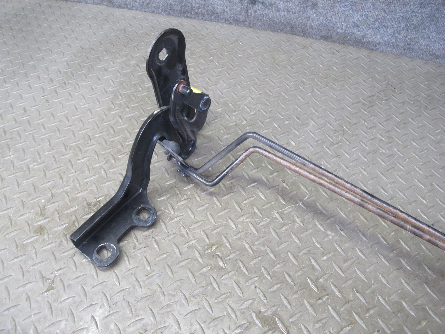 07-10 Saturn SKY Pontiac Solstice Rear Trunk Hinge Bracket 25798535 OEM