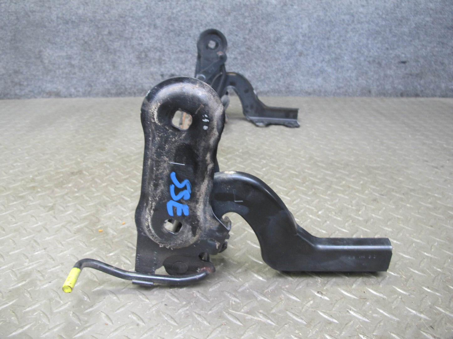 07-10 Saturn SKY Pontiac Solstice Rear Trunk Hinge Bracket 25798535 OEM