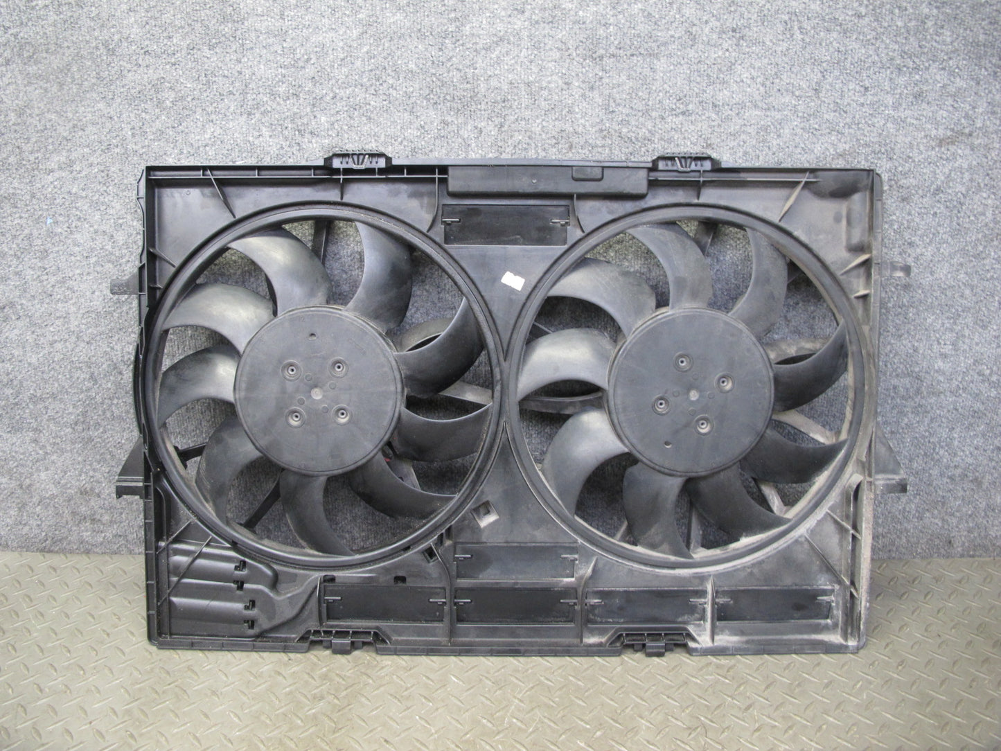 2015-2018 Porsche Macan 3.0L 3.6L Engine Cooling Fan Motor Shroud 95B121207