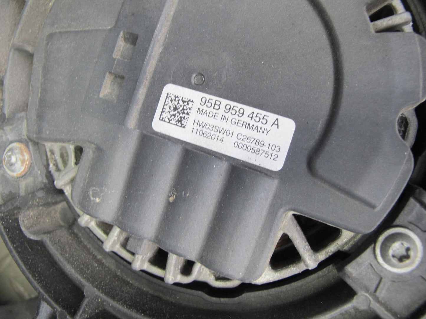 2015-2018 Porsche Macan 3.0L 3.6L Engine Cooling Fan Motor Shroud 95B121207