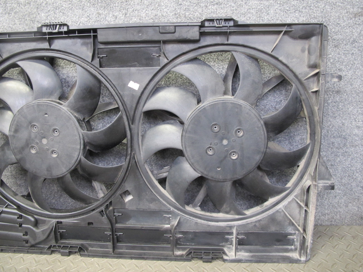 2015-2018 Porsche Macan 3.0L 3.6L Engine Cooling Fan Motor Shroud 95B121207