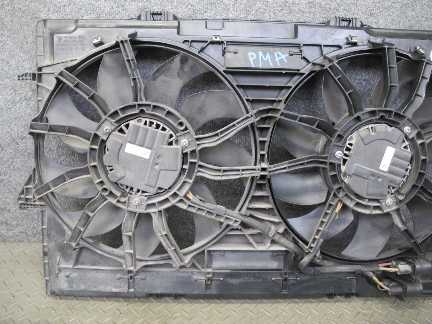2015-2018 Porsche Macan 3.0L 3.6L Engine Cooling Fan Motor Shroud 95B121207