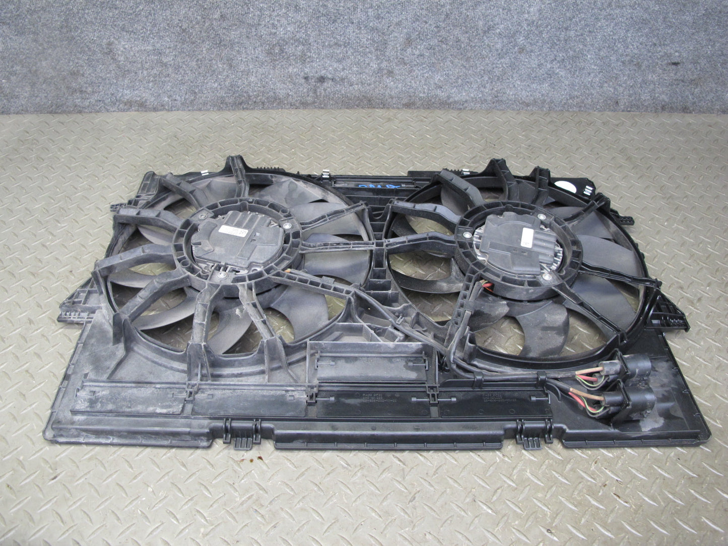 2015-2018 Porsche Macan 3.0L 3.6L Engine Cooling Fan Motor Shroud 95B121207