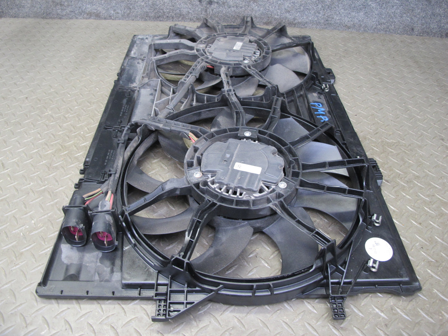 2015-2018 Porsche Macan 3.0L 3.6L Engine Cooling Fan Motor Shroud 95B121207