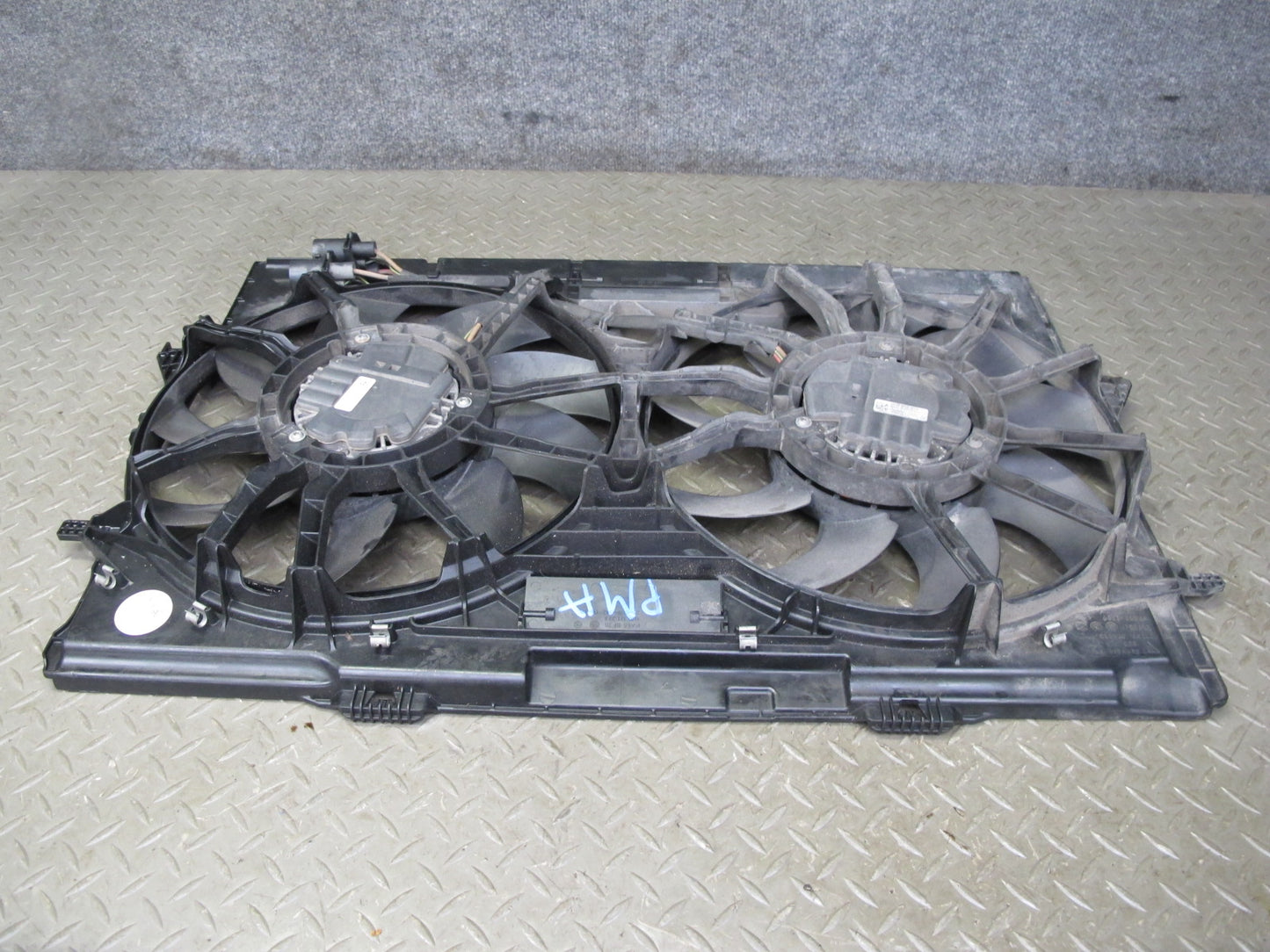 2015-2018 Porsche Macan 3.0L 3.6L Engine Cooling Fan Motor Shroud 95B121207