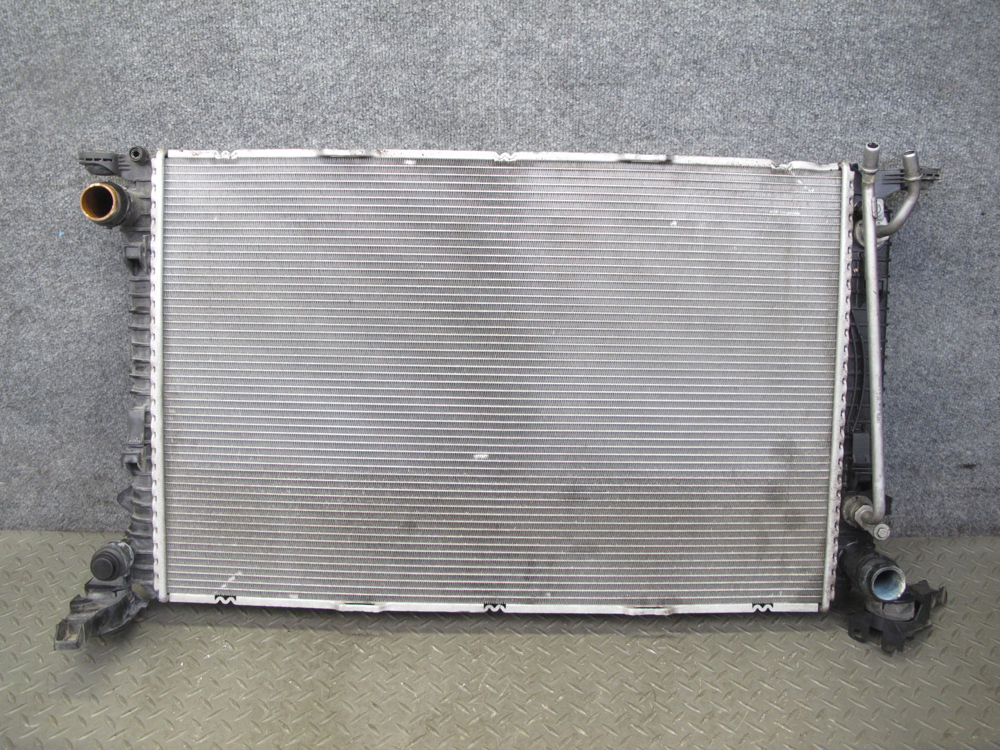 2015-2021 Porsche Macan S 3.0L Engine Cooling Radiator 8K0121251AA