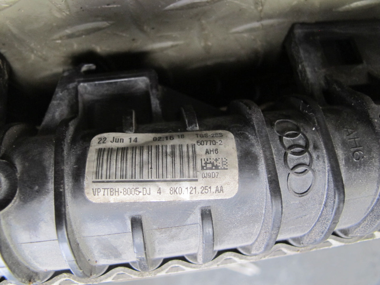 2015-2021 Porsche Macan S 3.0L Engine Cooling Radiator 8K0121251AA